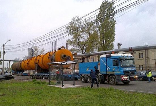 江南娱乐体育APP奥地利吊装运输专家蓝色随车吊闪耀罗马尼亚最大重型运输项目(图1)